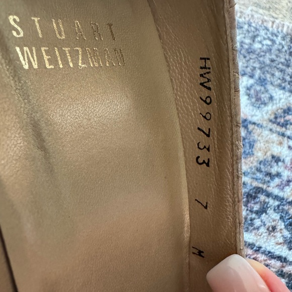 Stuwart Weitzman Heels so beautiful and timeless - Picture 5 of 9